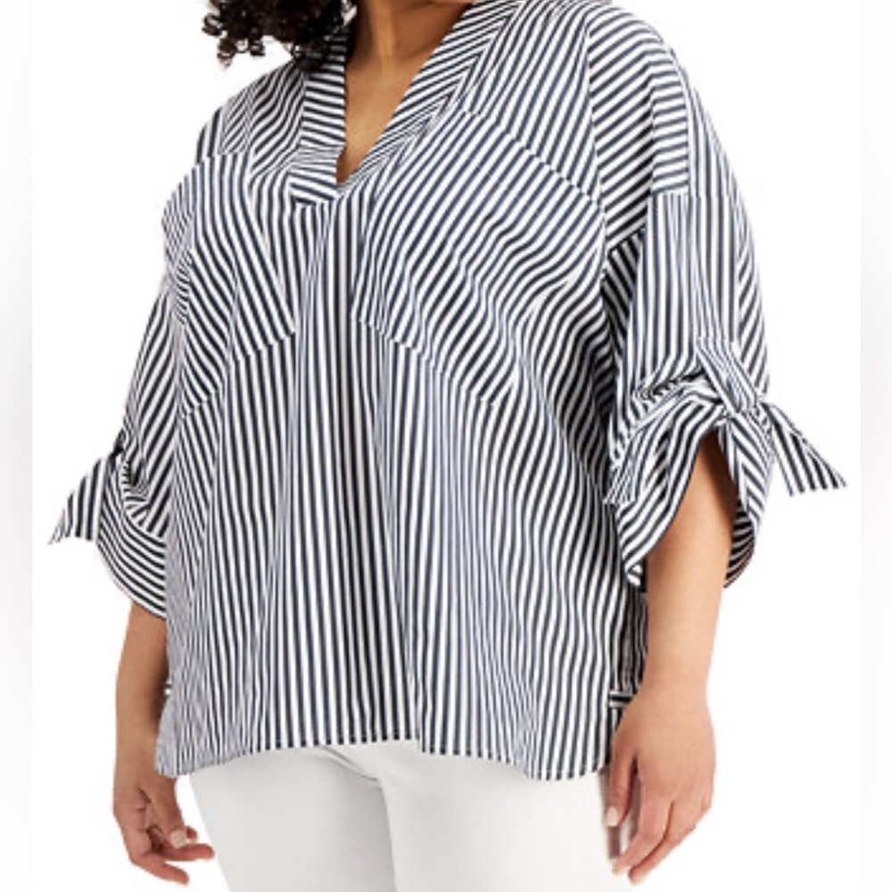 Calvin Klein 2X blouse. Blk/white cool sleeves and pockets!